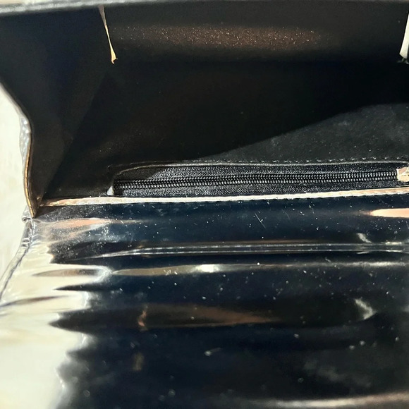 Crossbody Silver  Chain Metallic Chrome Purse
SZ Small - Picture 3 of 4